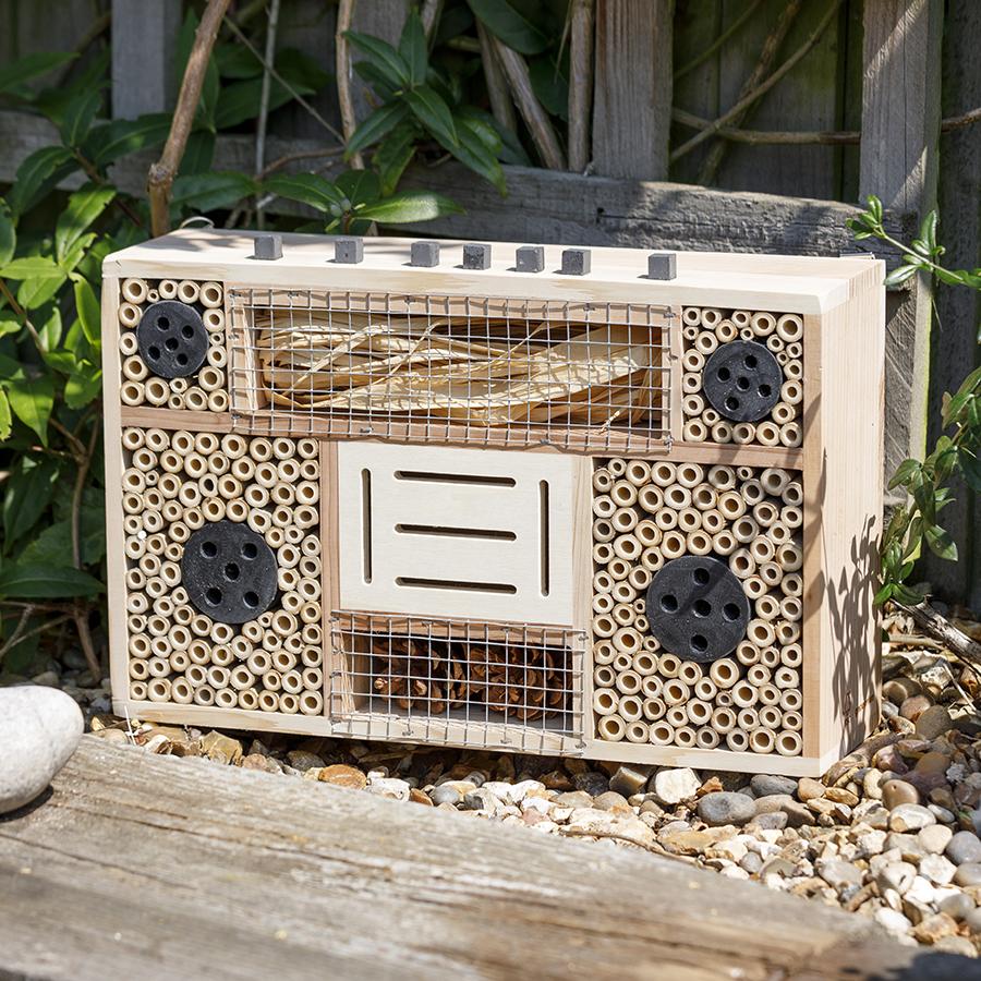 Hôtel à insectes design Boom box