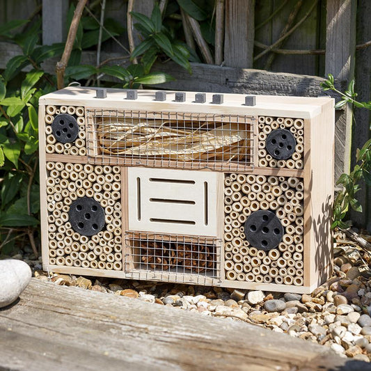 Hôtel à insectes design Boom box
